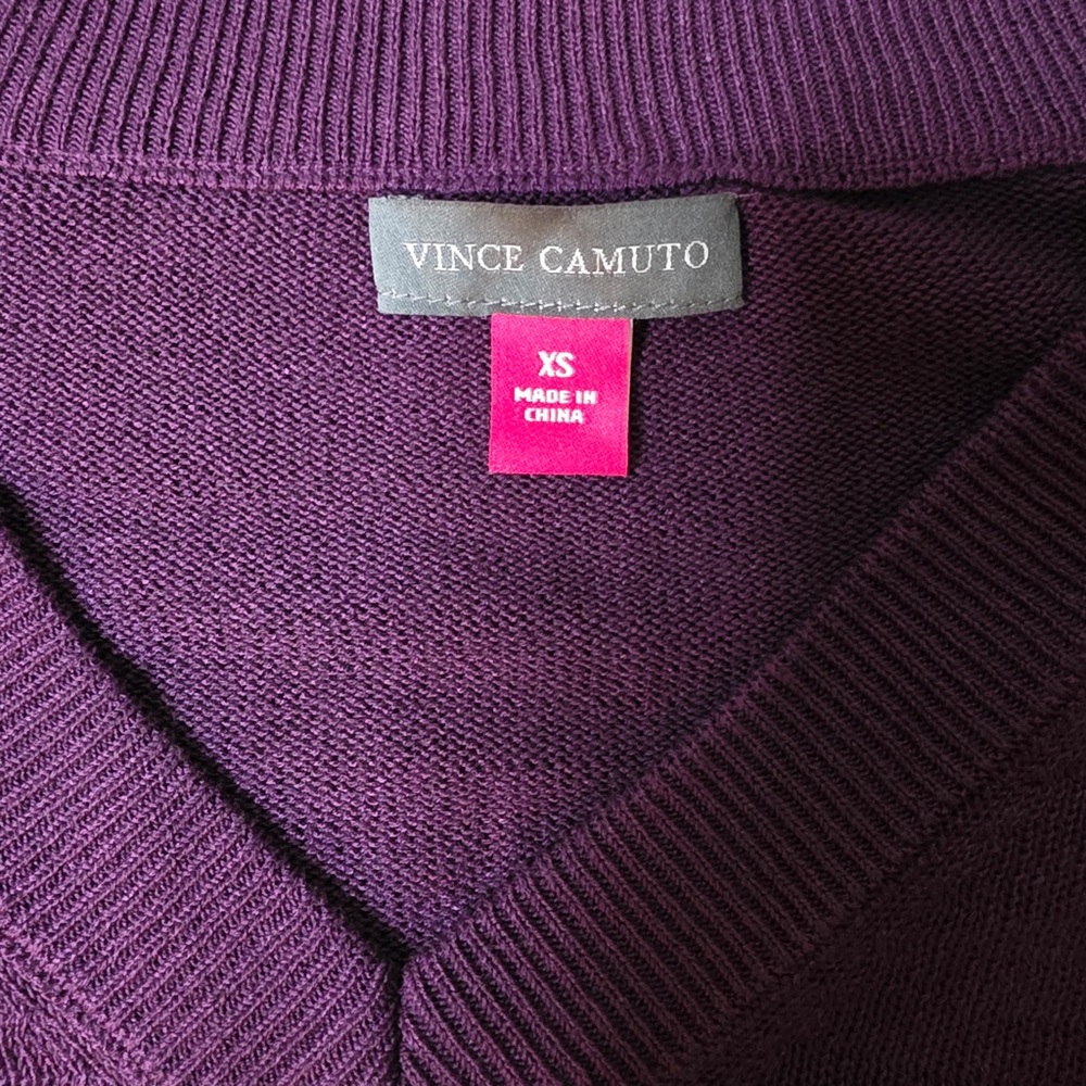 Vince Camuto Women’s Drop Shoulder Purple “winter bloom” V-Neck Sweater size: XS - Picture 3 of 5